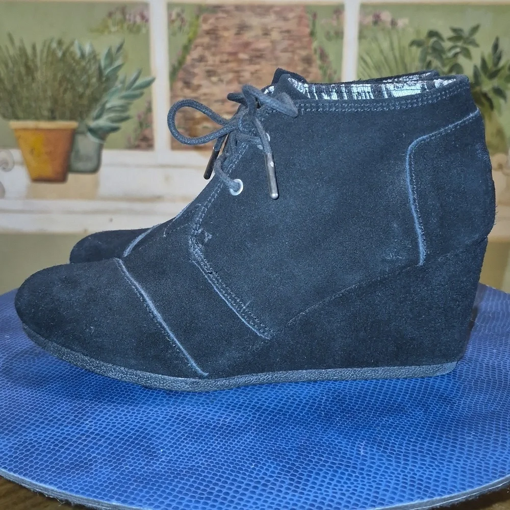 TOMS Women's Black Suede Desert Wedges sz.8 Womens.(#1872S)